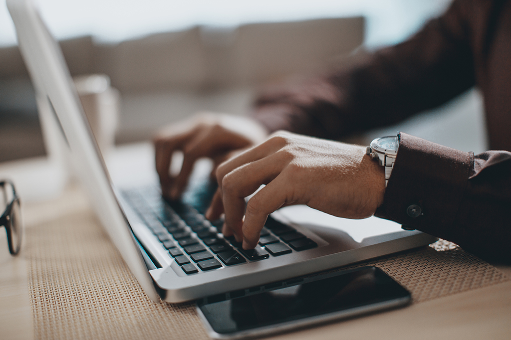 Wat is het verschil in tone-of-voice tussen SEO en GEO